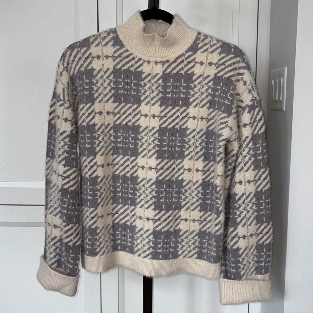 Belle By Belldini Plaid Cotton Blend Eyelash Sweater Cream & Gray Size Medium